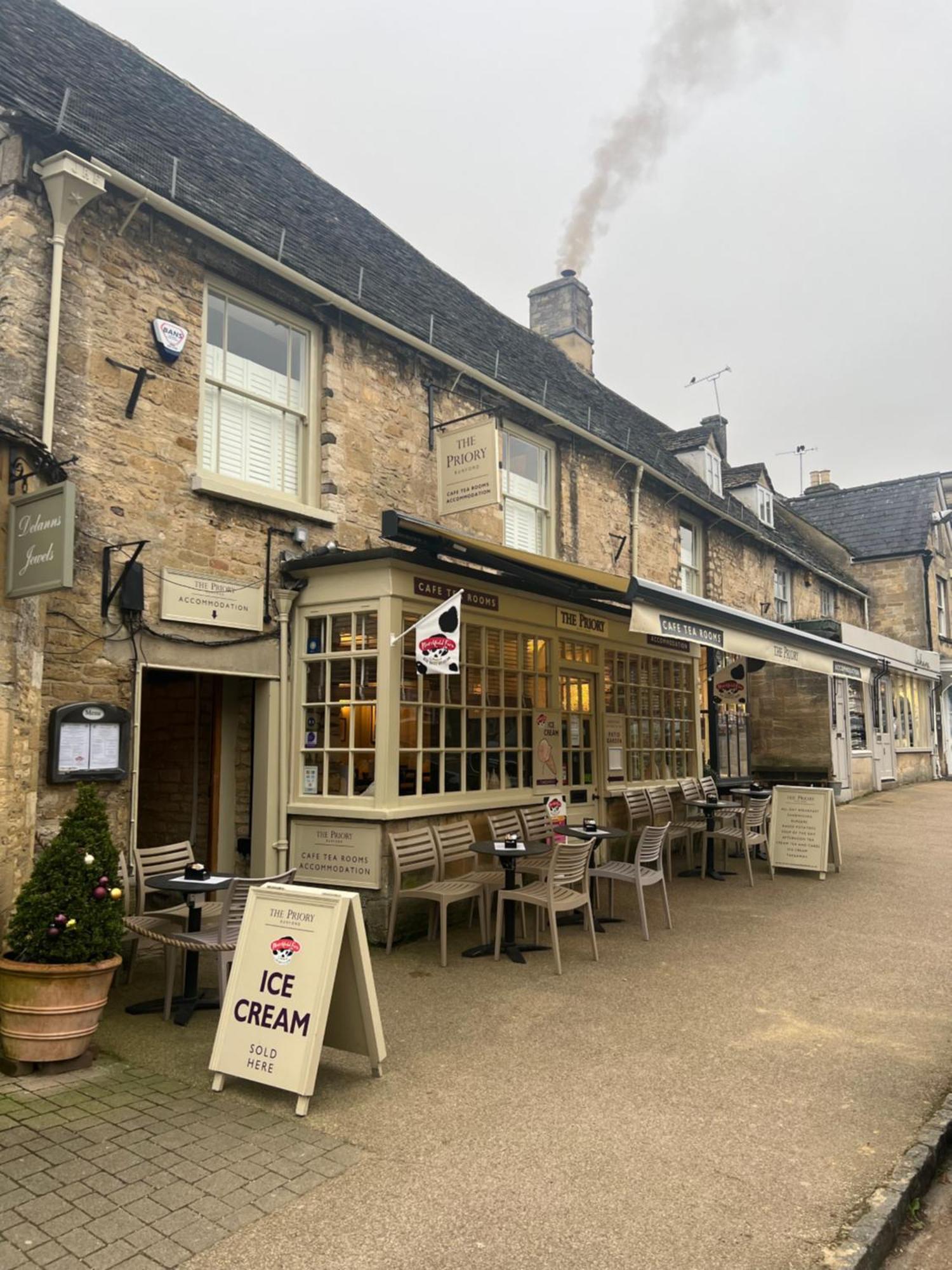 Priory Tearooms Burford With Rooms Екстериор снимка
