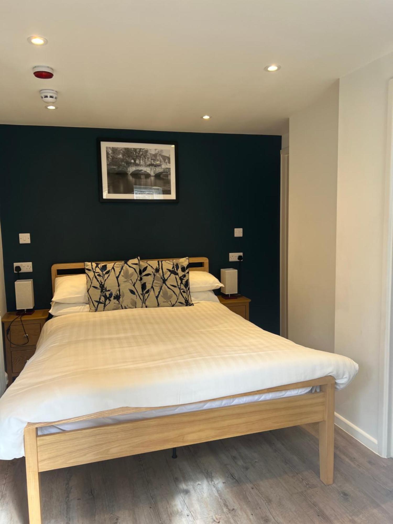 Priory Tearooms Burford With Rooms Екстериор снимка