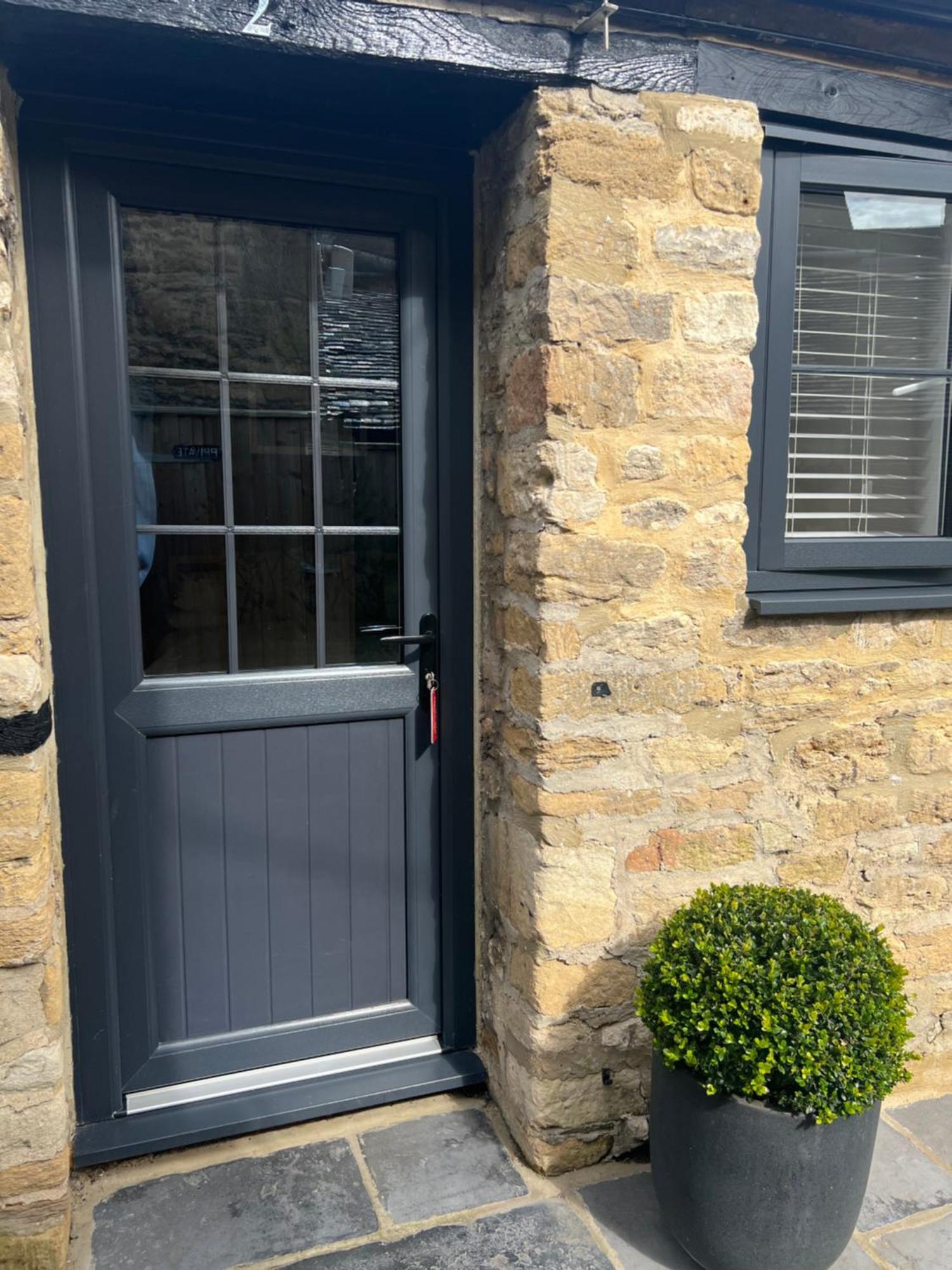 Priory Tearooms Burford With Rooms Екстериор снимка