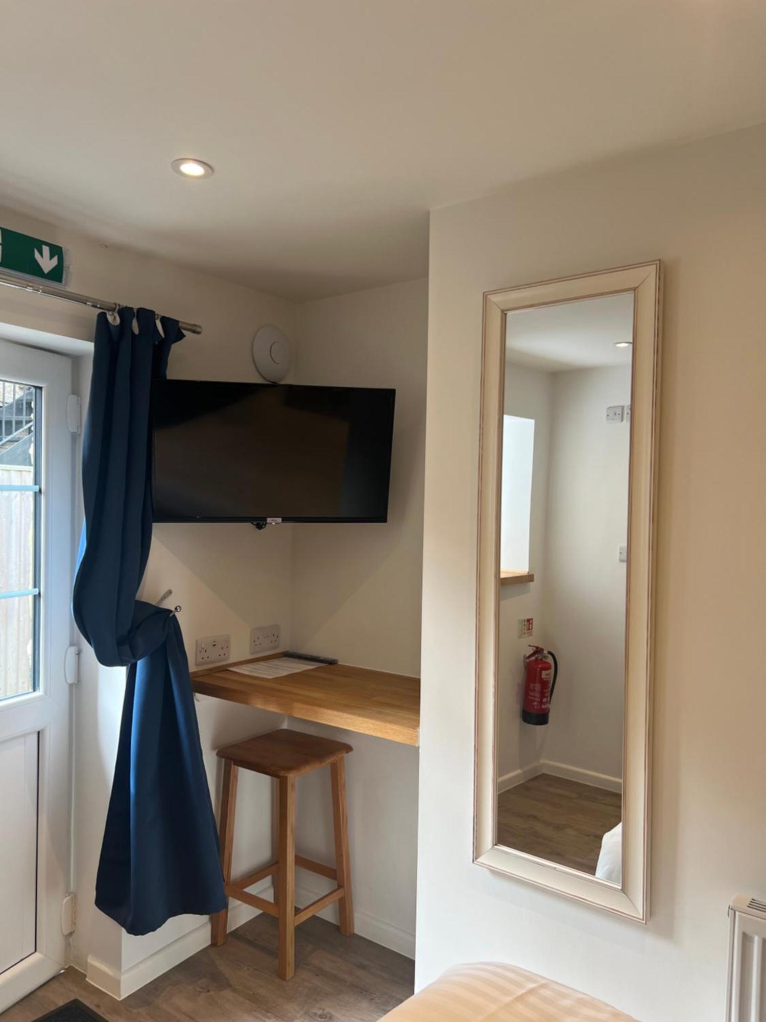 Priory Tearooms Burford With Rooms Екстериор снимка