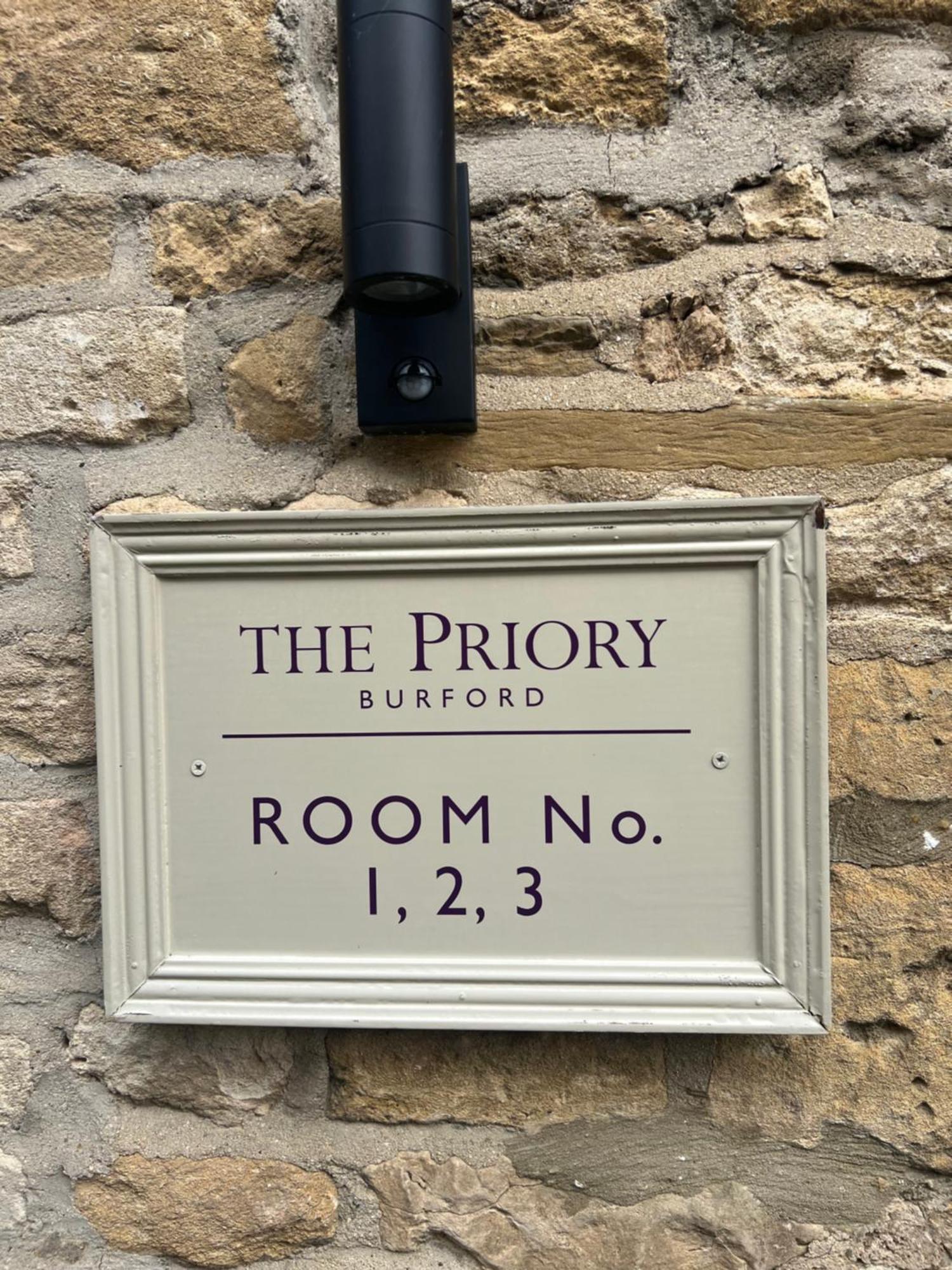 Priory Tearooms Burford With Rooms Екстериор снимка