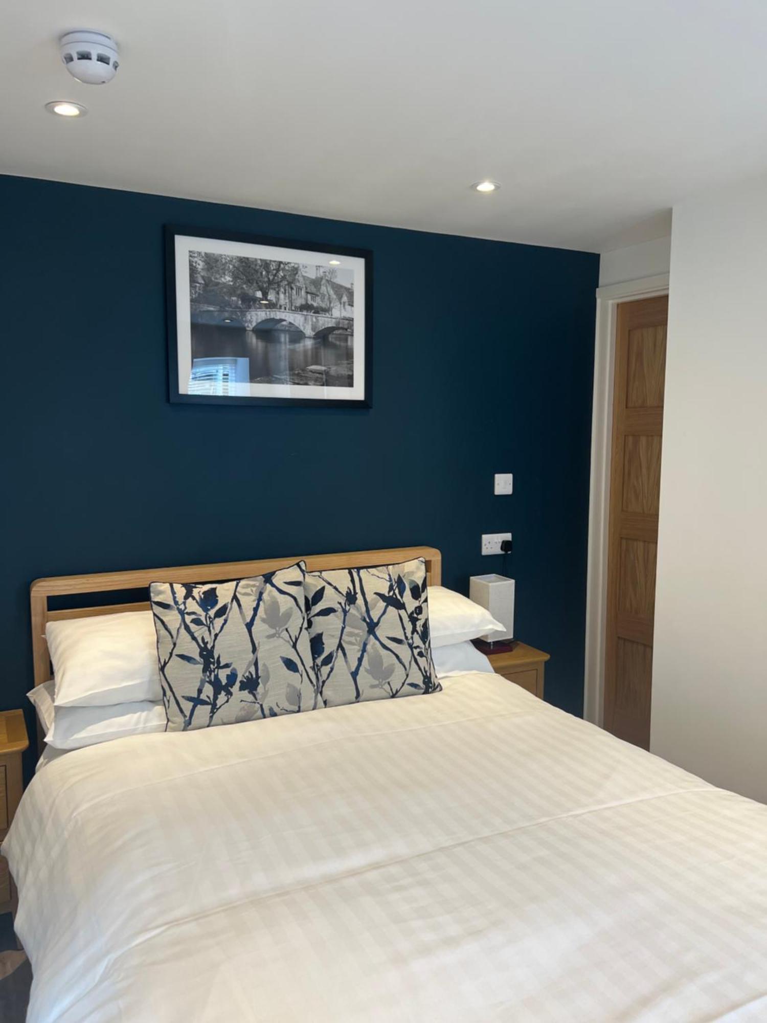 Priory Tearooms Burford With Rooms Екстериор снимка