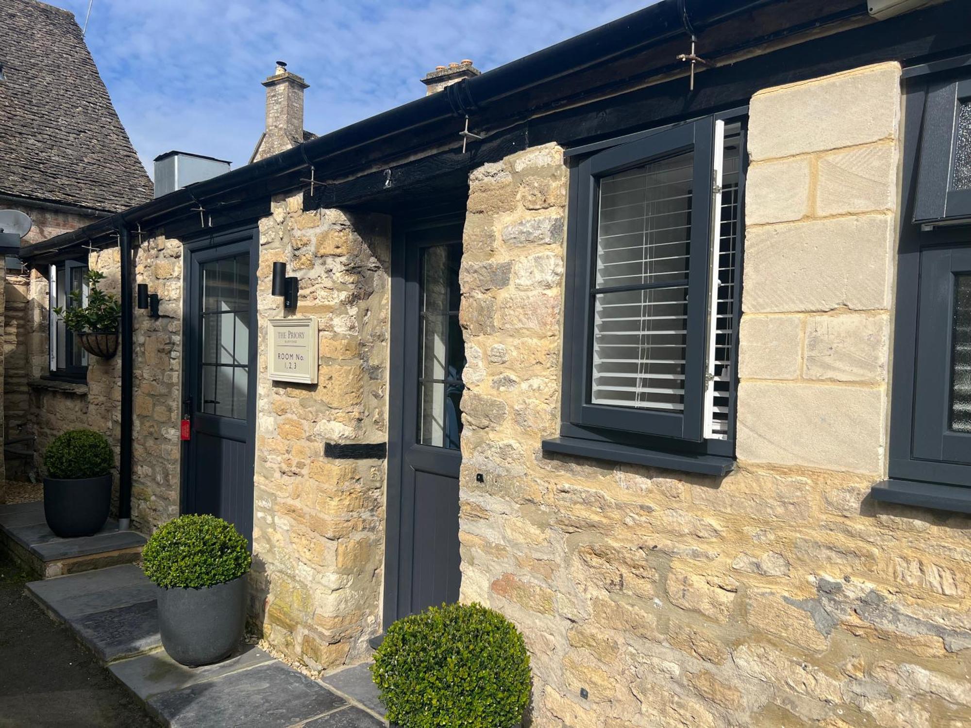 Priory Tearooms Burford With Rooms Екстериор снимка