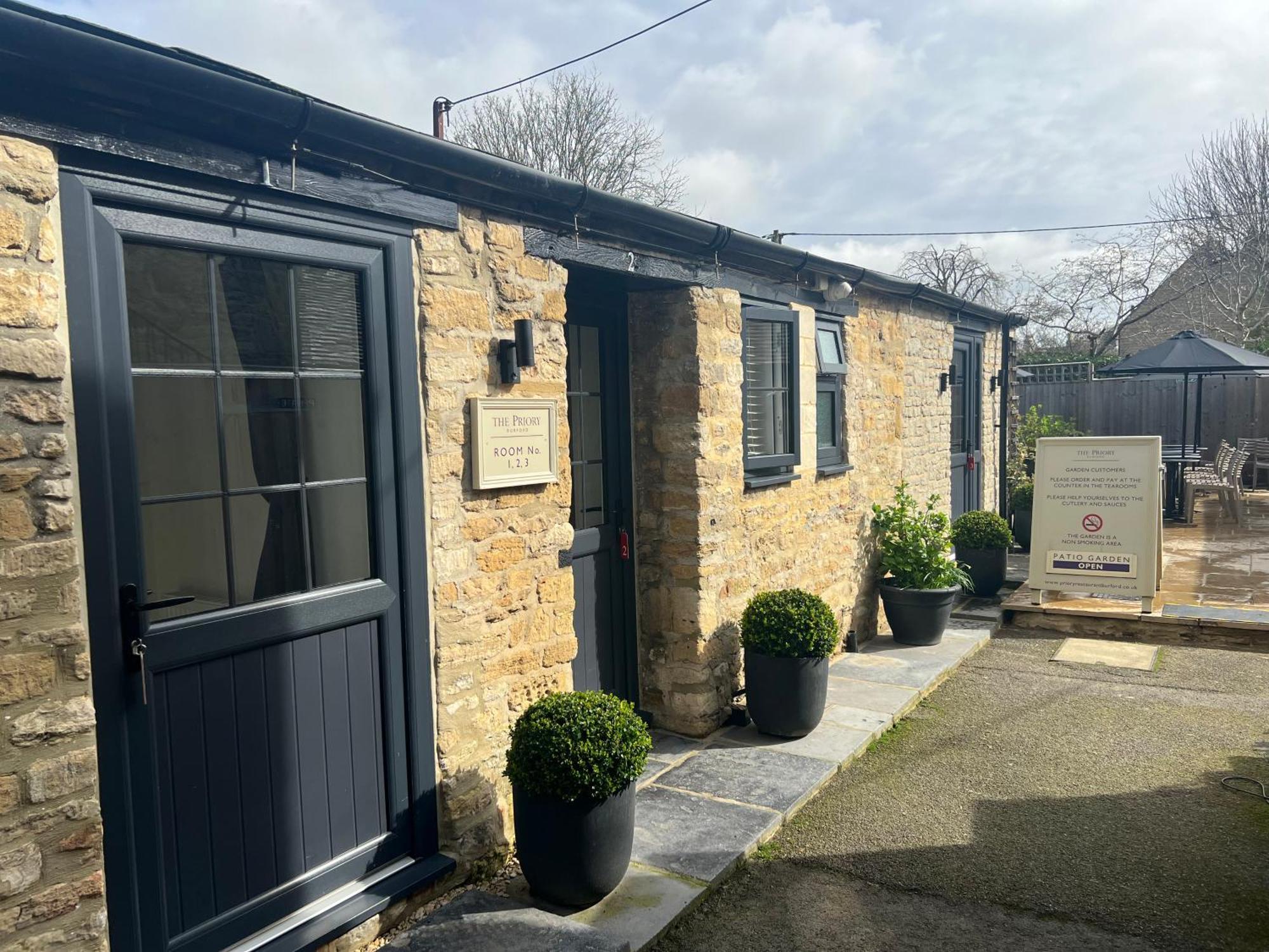 Priory Tearooms Burford With Rooms Екстериор снимка