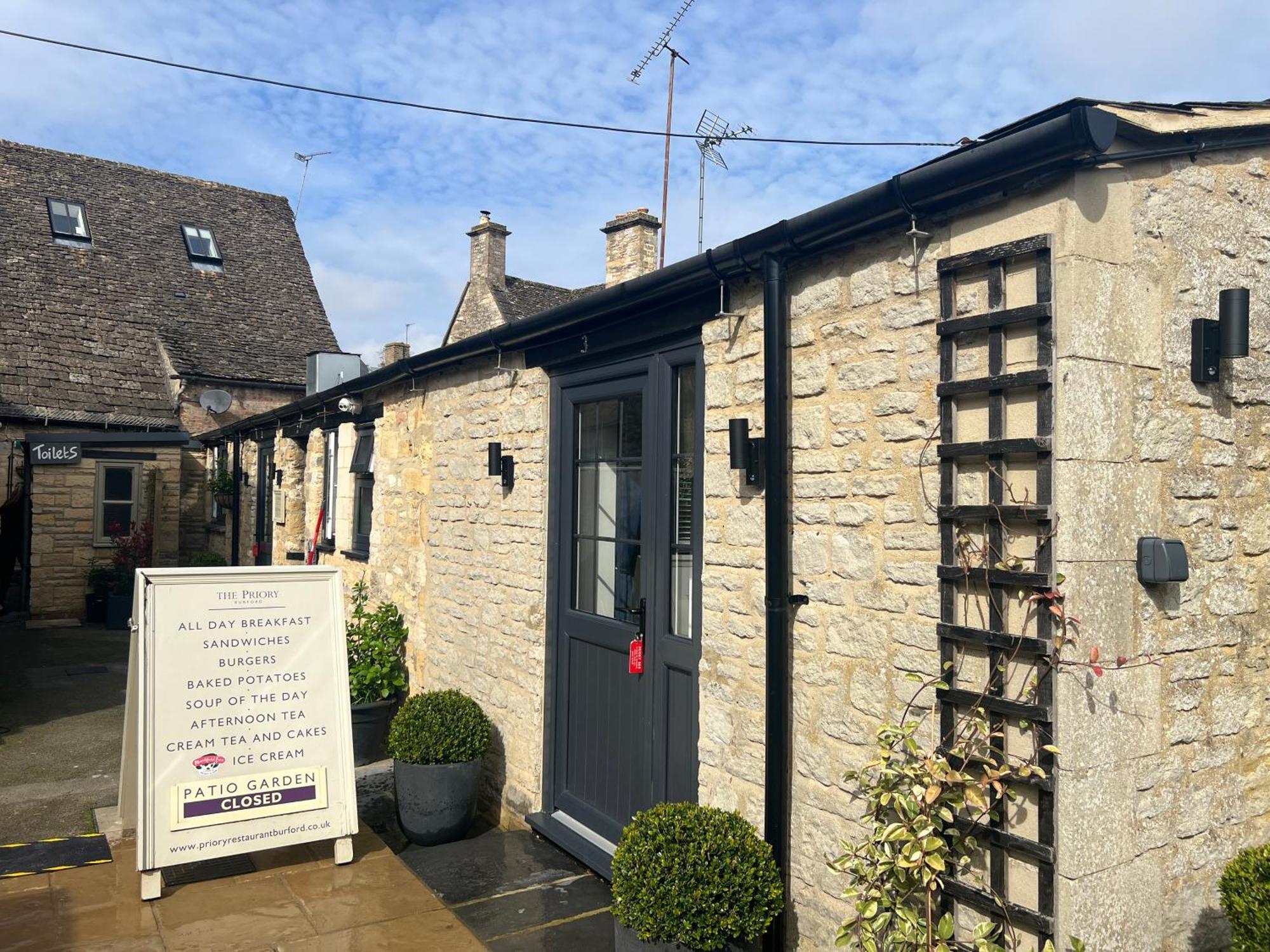 Priory Tearooms Burford With Rooms Екстериор снимка