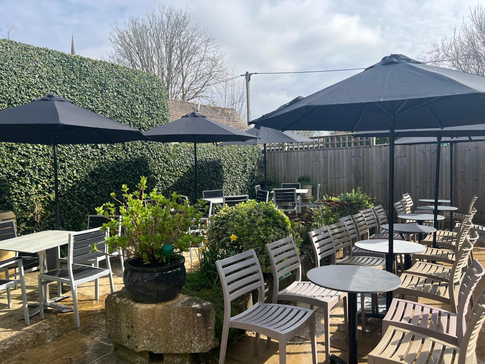 Priory Tearooms Burford With Rooms Екстериор снимка