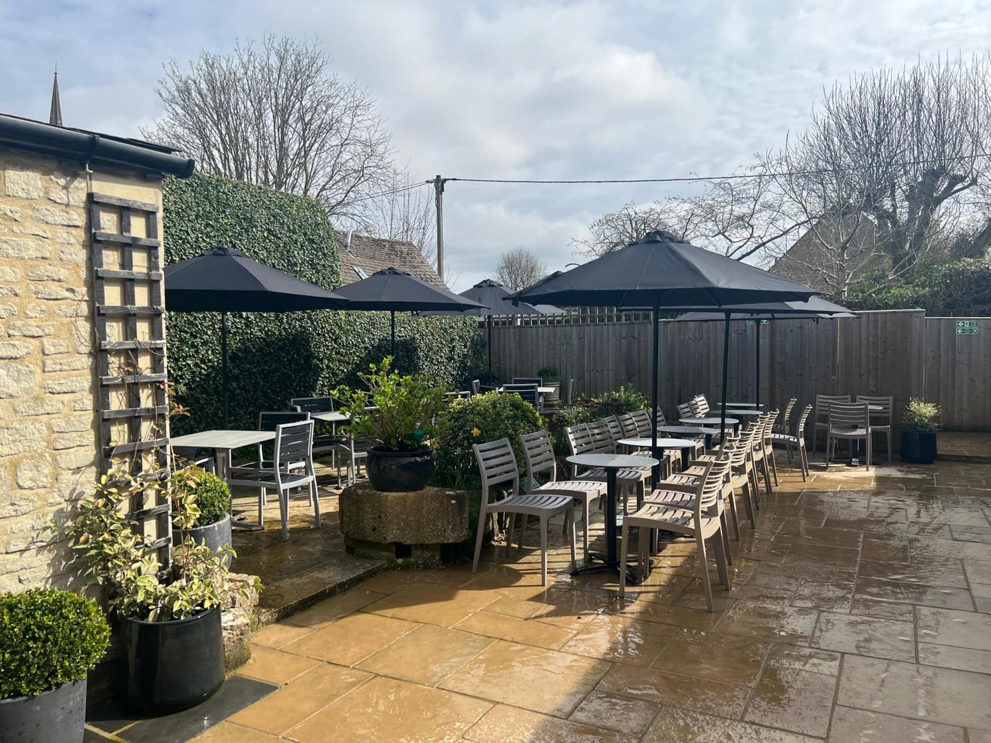 Priory Tearooms Burford With Rooms Екстериор снимка