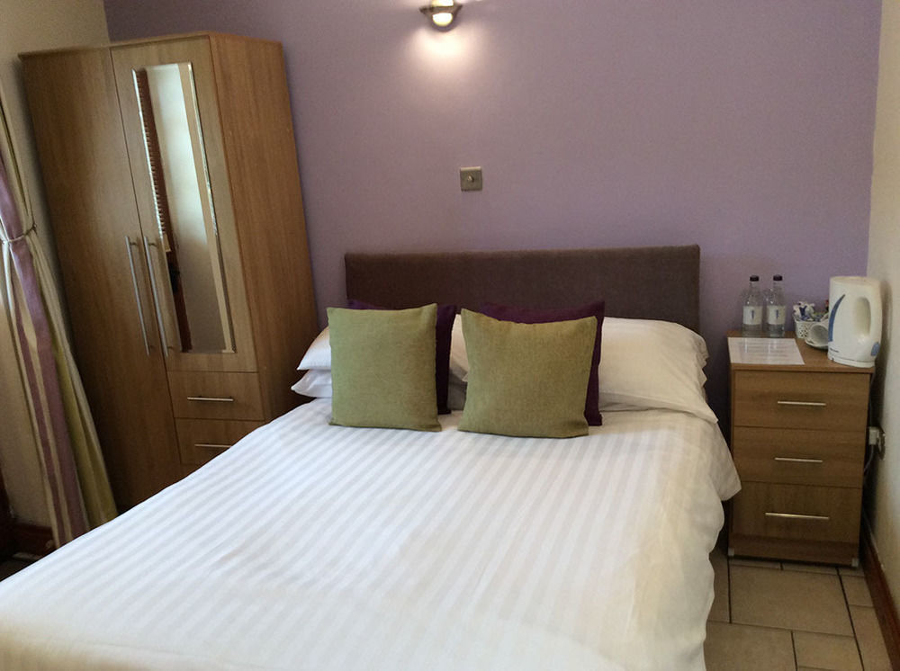 Priory Tearooms Burford With Rooms Екстериор снимка