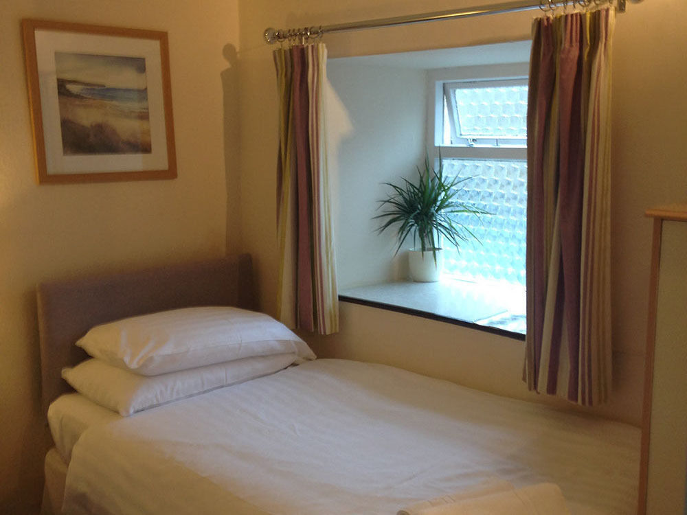 Priory Tearooms Burford With Rooms Екстериор снимка
